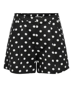 ONLY TAMILA MID WAIST PLEAT SHORTS BLACK / ECRU DOTS