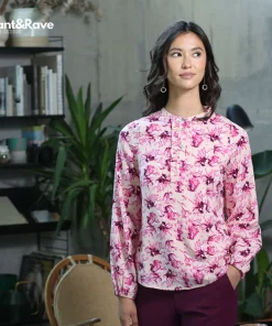 RANT&RAVE EBONY TOP IN PINK FLORAL