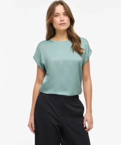 VILA ELLETTE SATIN TOP IN BLUE SURF