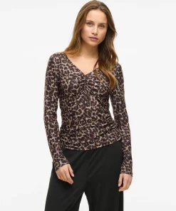 VILA LEOA V-NECK TOP IN LEOPARD PRINT