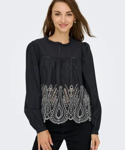 JDY MOLLY ANGLAISE TOP IN BLACK