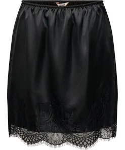 ONLY BELLA SHORT SATIN LACE SKIRT IN BLACK