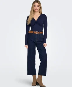 ONLY LONE KNOT TOP IN NIGHT SKY