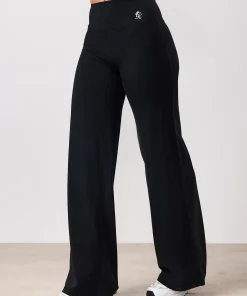 GYM KING 365 STRAIGHT LEG YOGA PANTS IN BLACK
